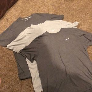 THREE men’s Nike tee shirts. All 2XL